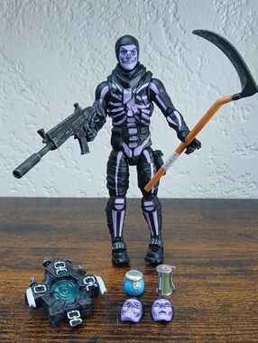 Fortnite Legendary Series 6" Skull Trooper Purple Glow Action Figure Complete